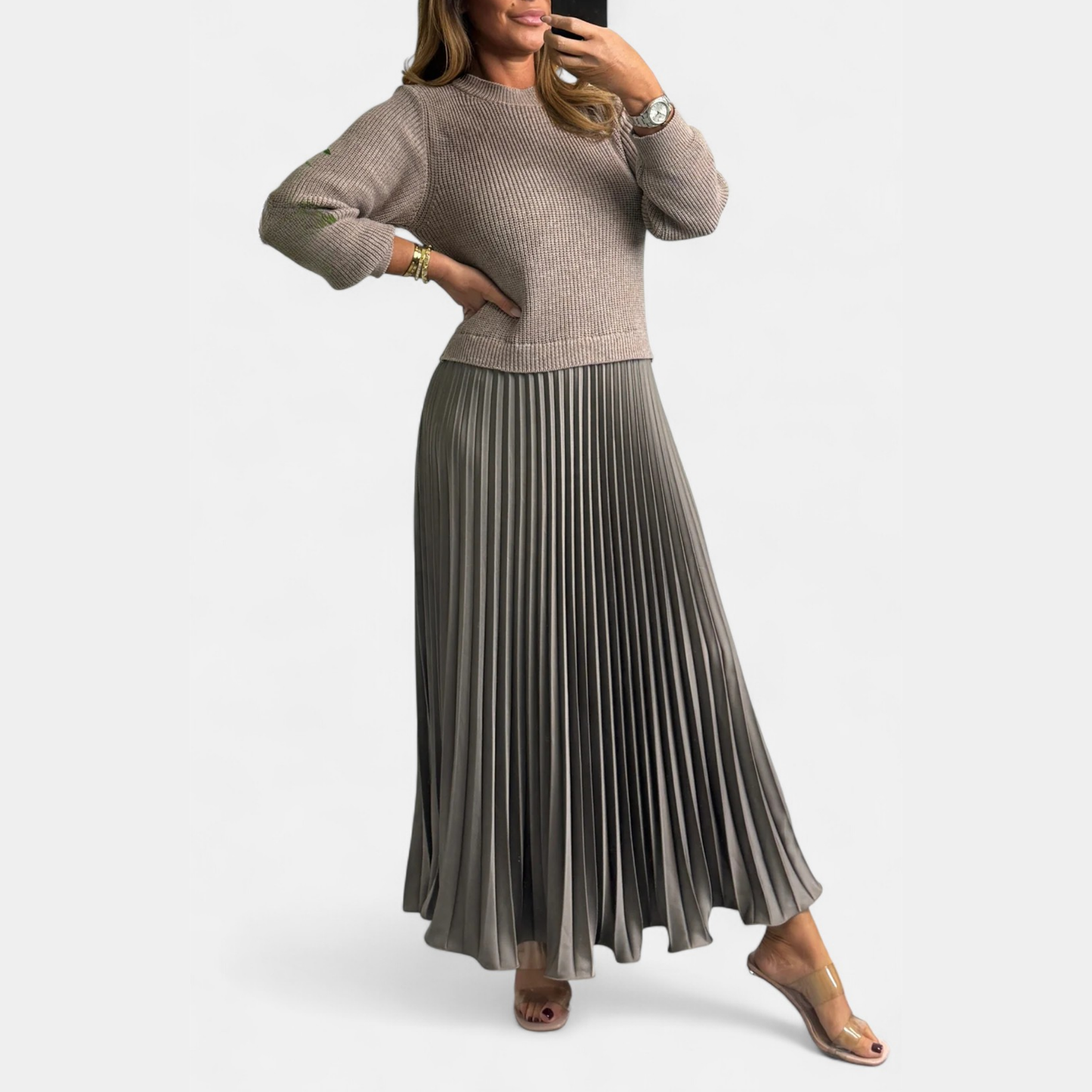 Claudia - Maxi dress with sweater and pleated skirt 2