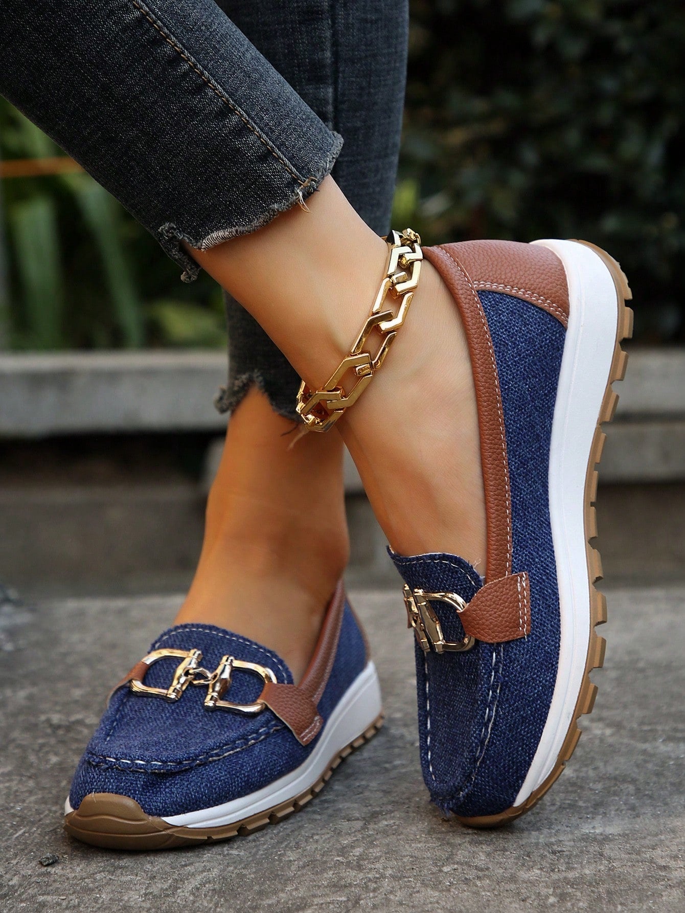 Ellie - Chic Buckle Loafers for Any Occasion