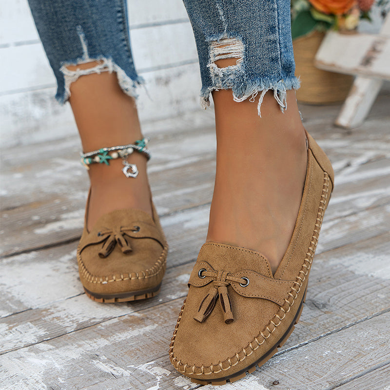 Reagan – Chic Bow Loafers for Any Occasion