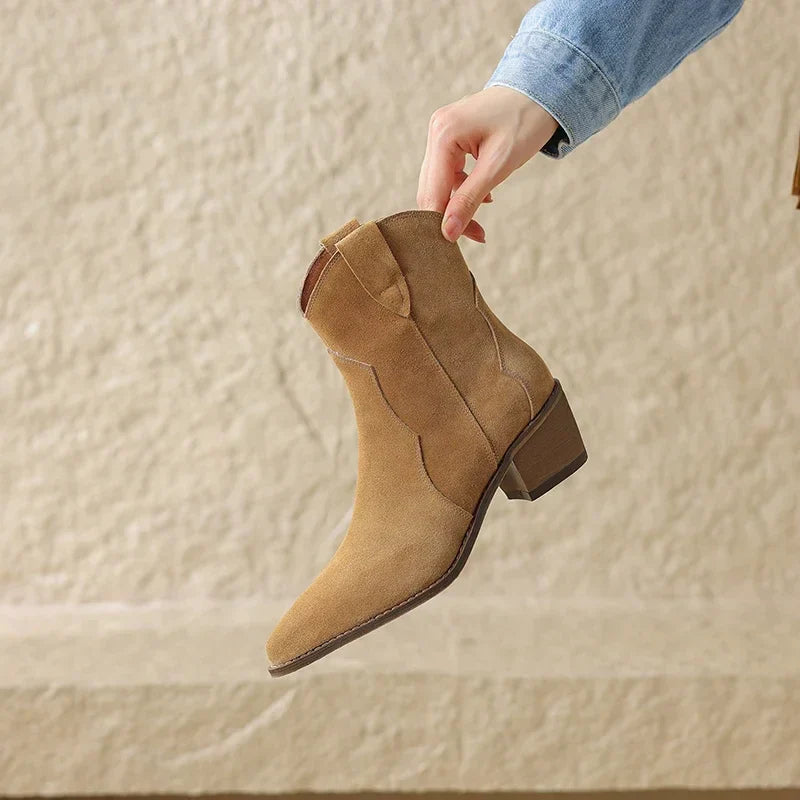 Sadie - Chic Western Ankle Boots for Every Occasion