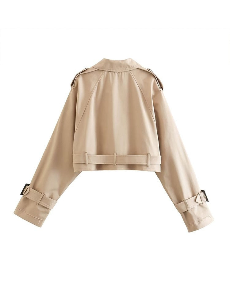 Beige bijgesneden jas met riemdetails, achteraanzicht, plat gefotografeerd | Boutique Moda