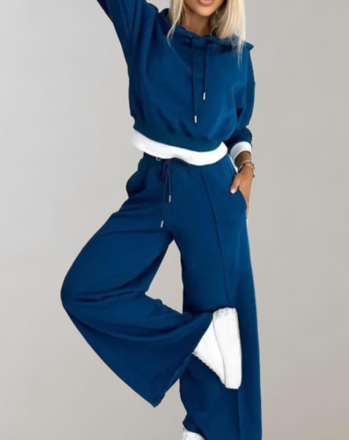 Women’s 2-Piece Hoodie Tracksuit Set with Wide-Leg Trousers 3