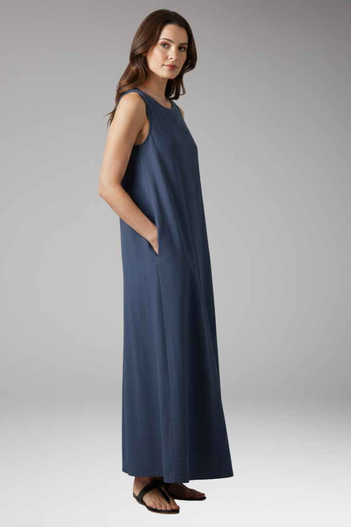 Women's Sleeveless Dress with Round Neckline and Practical Pockets 4