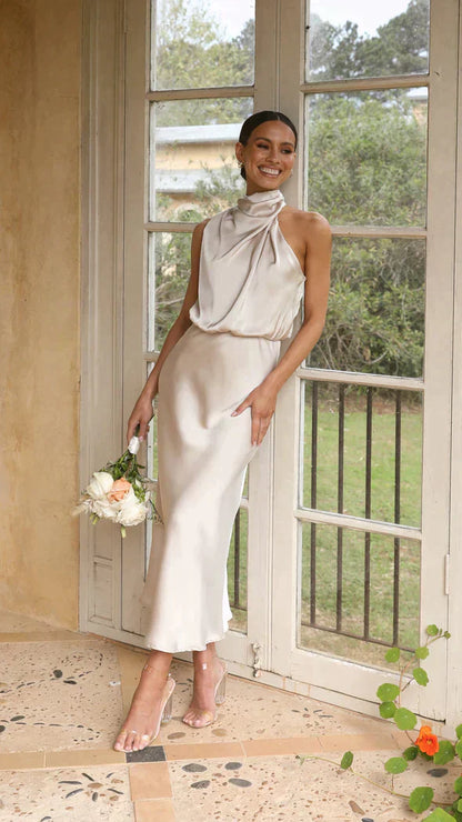 Chic Halter Midi Dress – Flowing Silhouette for Any Occasion