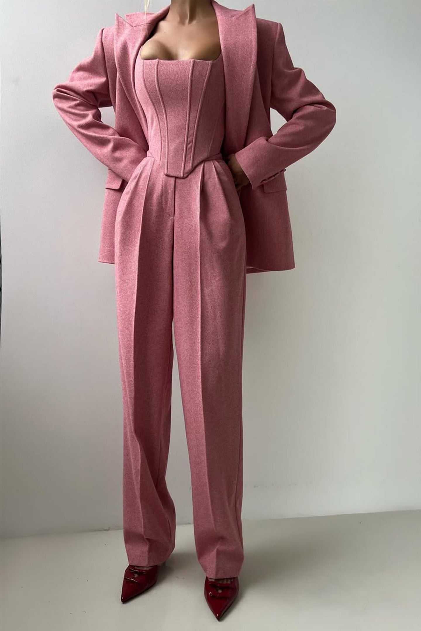 Chic Women's Three-Piece Suit: Blazer, Corset, Wide-Leg Trousers for Stylish Occasions
